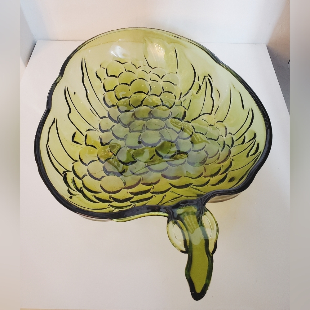 Vintage Indiana Glass Grape Shaped Serving Bowl - Picture 3 of 9